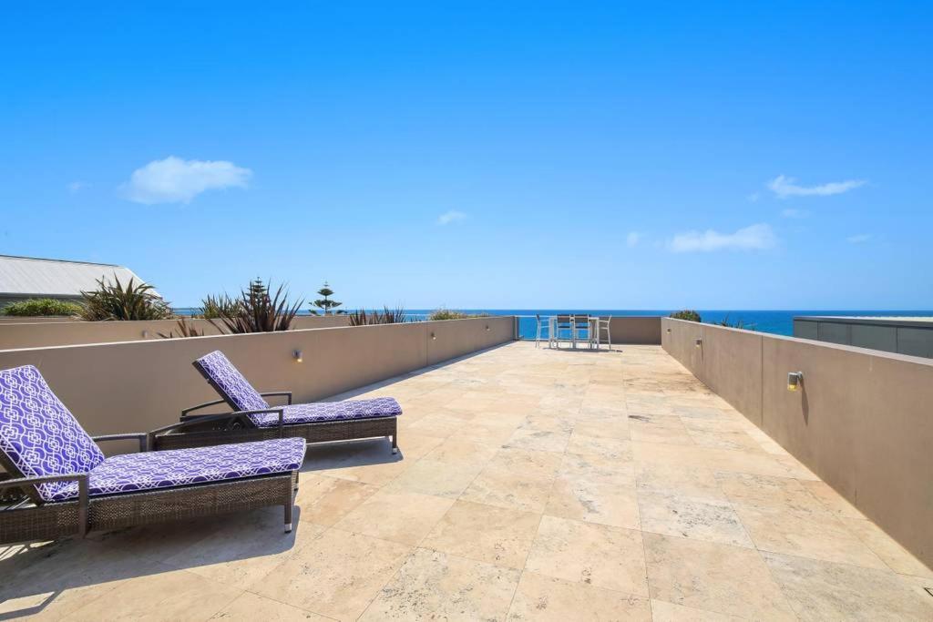 Apartamento Beach And Ocean Front Penthouse With Wifi And Parking Entrance Exterior foto