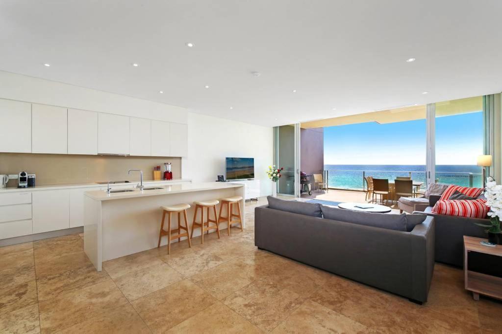 Apartamento Beach And Ocean Front Penthouse With Wifi And Parking Entrance Exterior foto