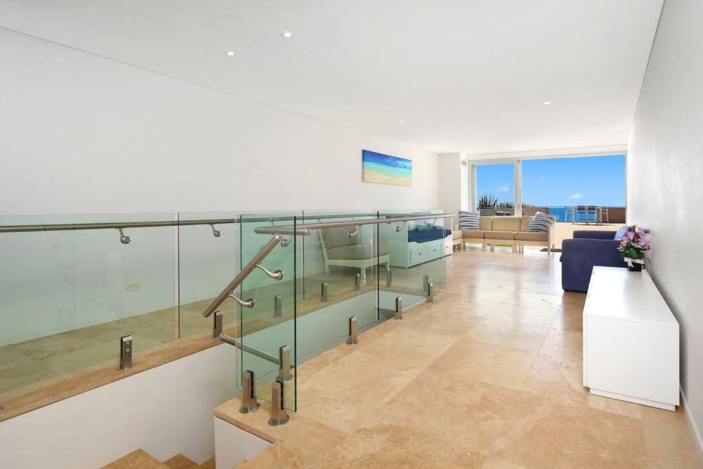 Apartamento Beach And Ocean Front Penthouse With Wifi And Parking Entrance Exterior foto